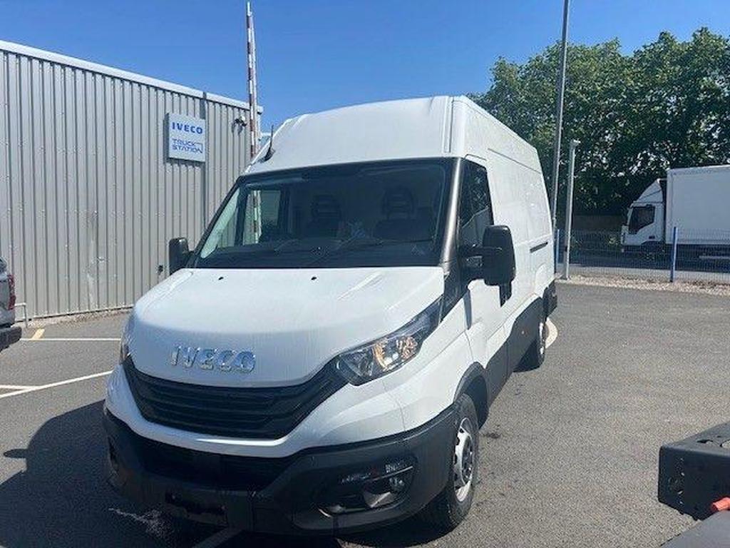 Iveco Daily 2.3D HPI 14V Business 35S 3520L MWB High Roof Euro 6 (s/s) 5dr Thumbnail