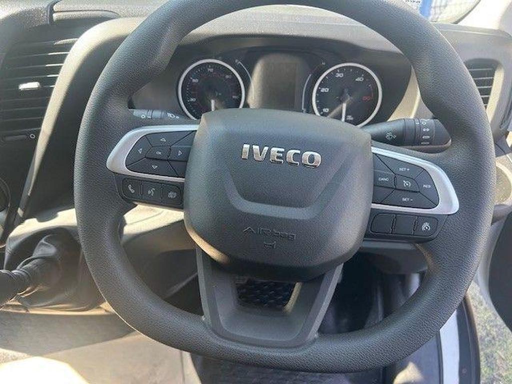Iveco Daily 2.3D HPI 14V Business 35S 3520L MWB High Roof Euro 6 (s/s) 5dr Gallery Image 3