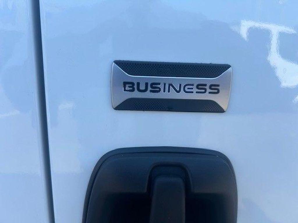 Iveco Daily 2.3D HPI 14V Business 35S 3520L MWB High Roof Euro 6 (s/s) 5dr Gallery Image 9
