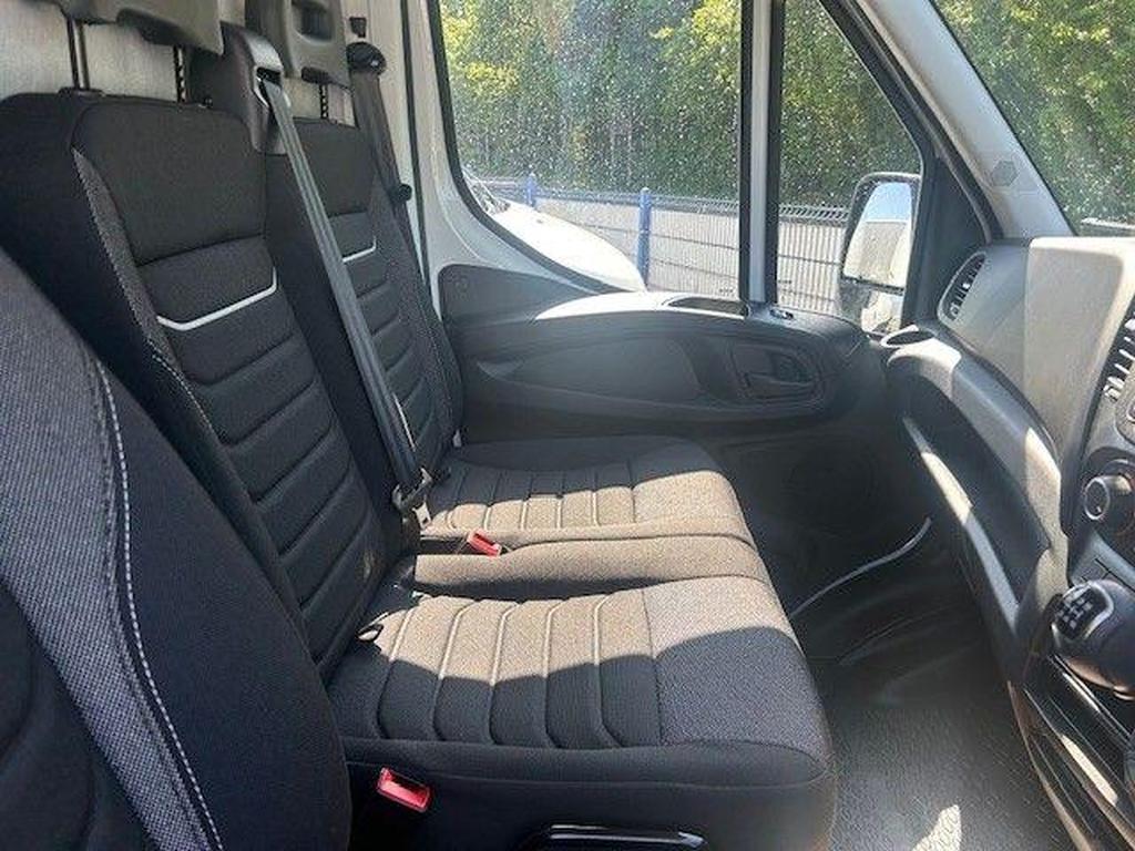 Iveco Daily 2.3D HPI 14V Business 35S 3520L MWB High Roof Euro 6 (s/s) 5dr Gallery Image 7