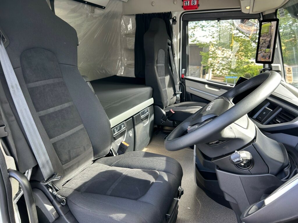 Iveco S-Way As440S50TX/P 6×2 Tractor Unit Gallery Image 3
