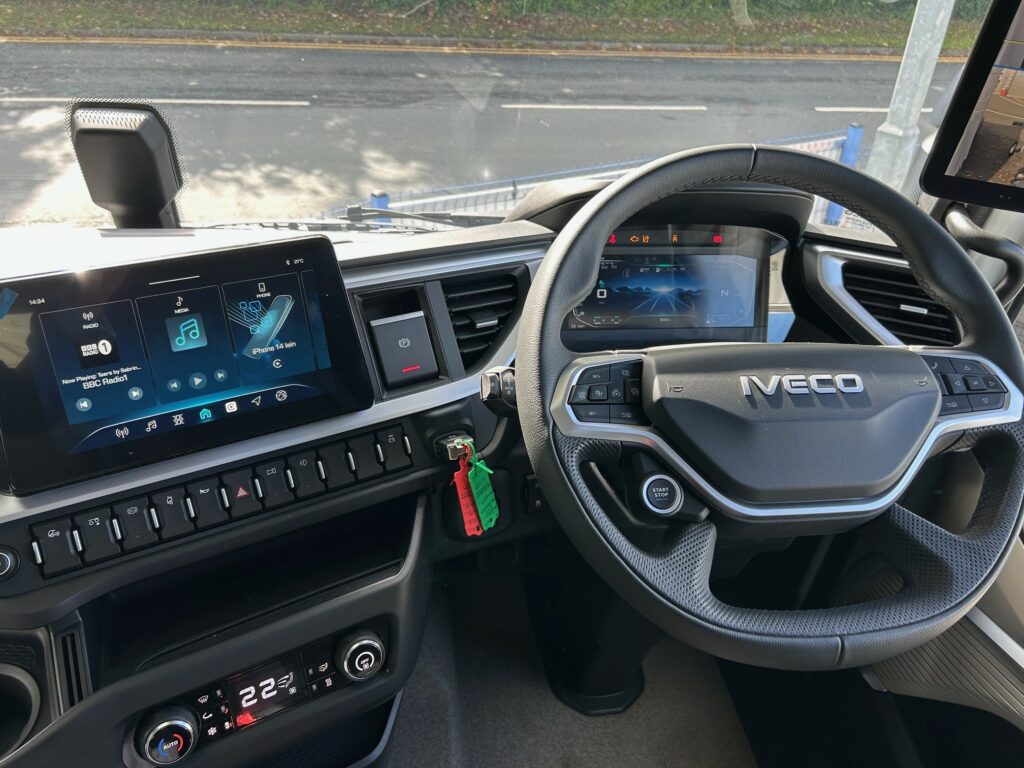 Iveco S-Way As440S50TX/P 6×2 Tractor Unit Gallery Image 2