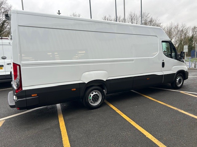 Brand New Iveco Daily 2.3D HPI 14V 35S 4100 Manual LWB H2 Gallery Image 12