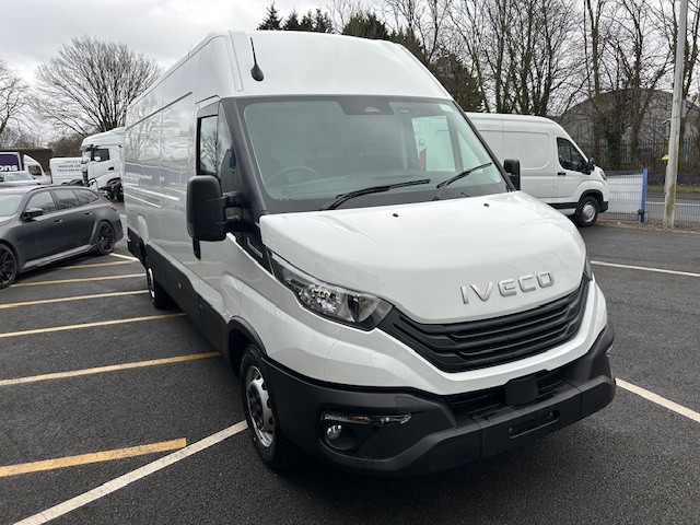 Brand New Iveco Daily 2.3D HPI 14V 35S 4100 Manual LWB H2 Gallery Image 13