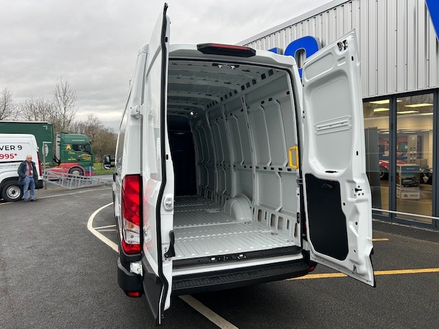 Brand New Iveco Daily 2.3D HPI 14V 35S 4100 Manual LWB H2 Gallery Image 11