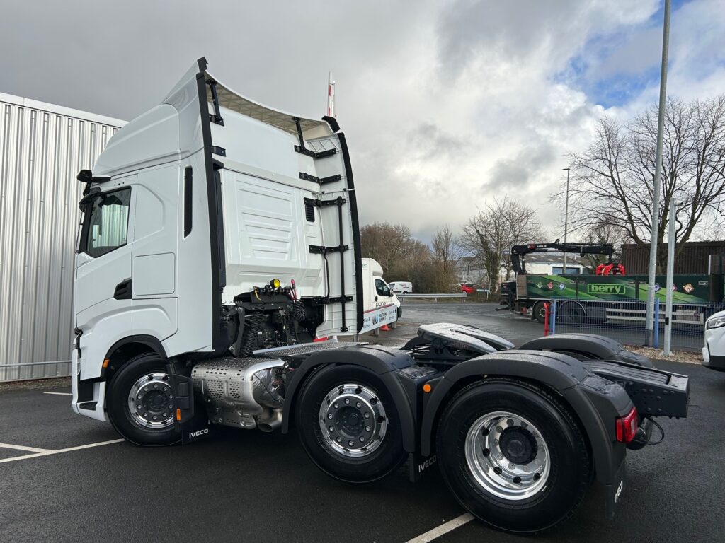 Brand-New Iveco S-Way AS440S58TX/FP 6 x 2 Tractor Unit Gallery Image 17
