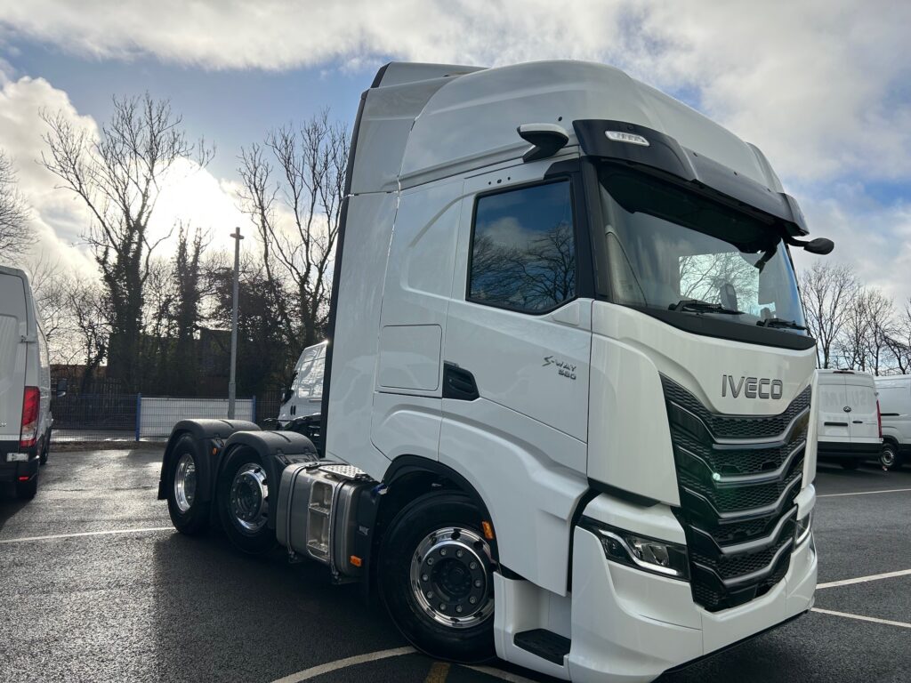 Brand-New Iveco S-Way AS440S58TX/FP 6 x 2 Tractor Unit Gallery Image 3