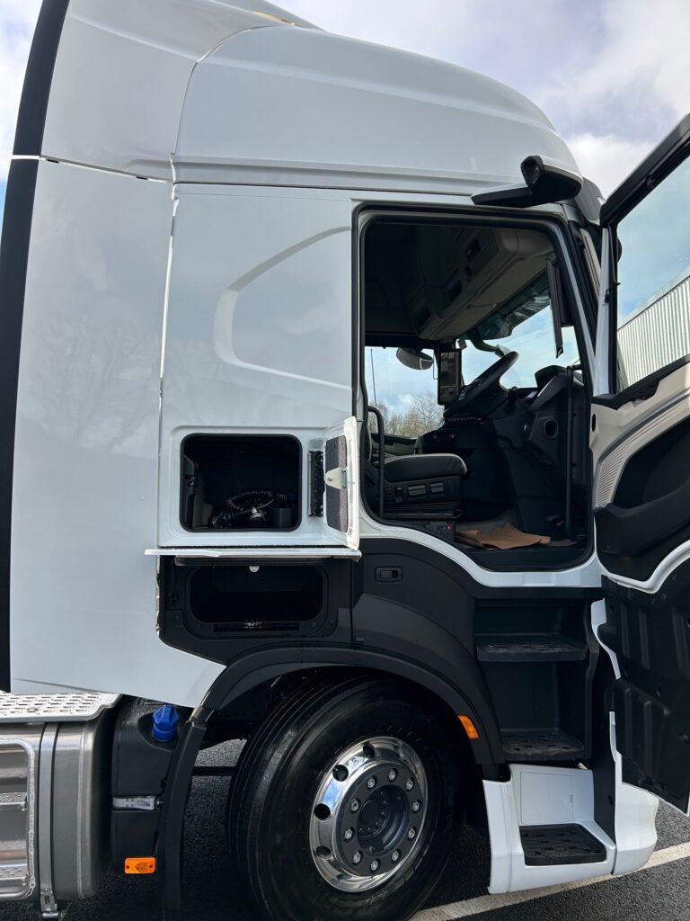 Brand-New Iveco S-Way AS440S58TX/FP 6 x 2 Tractor Unit Gallery Image 18