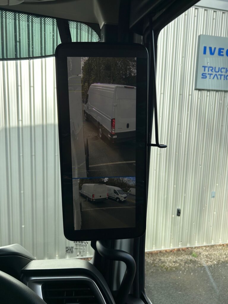 Brand-New Iveco S-Way AS440S58TX/FP 6 x 2 Tractor Unit Gallery Image 13