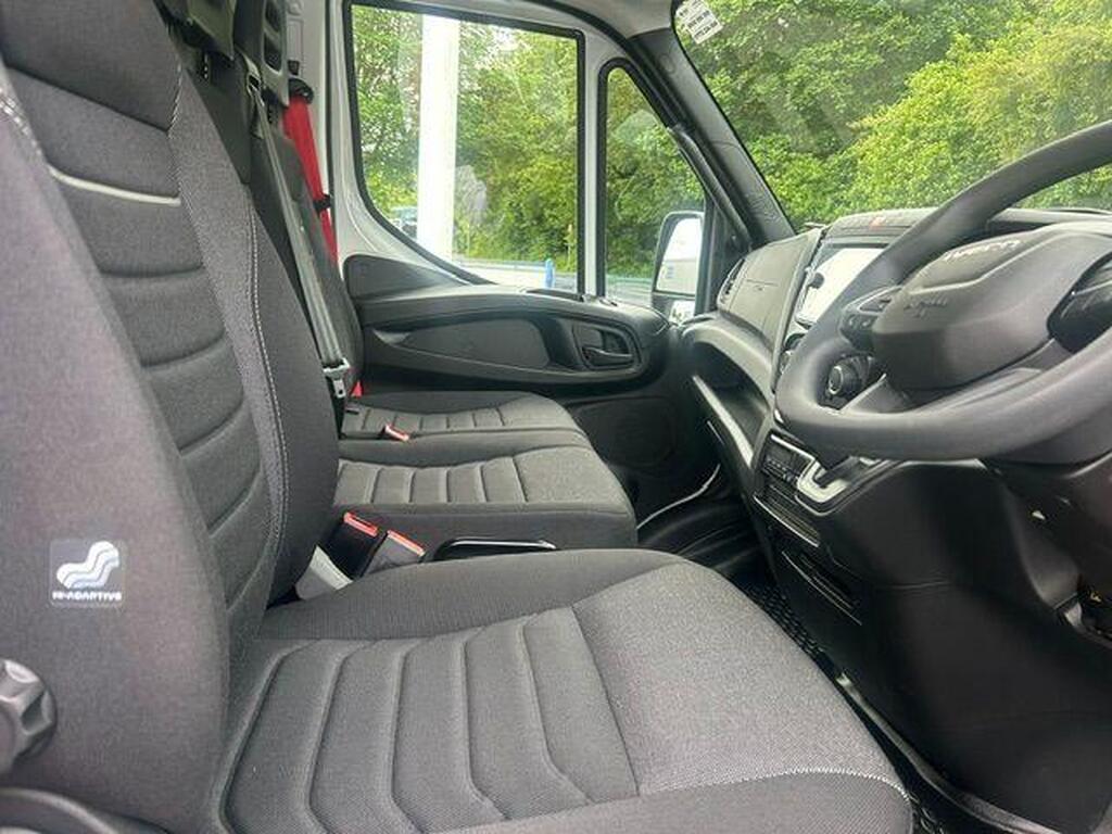 Brand New Iveco Daily 3.0D HPI 18V Business 70C 4100L HiMatic LWB H3 Euro 6 5dr (DRW) Gallery Image 8