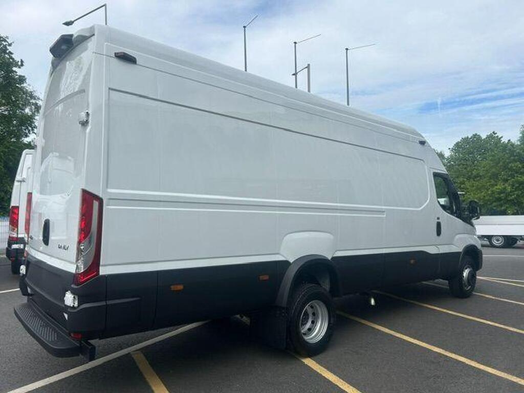 Brand New Iveco Daily 3.0D HPI 18V Business 70C 4100L HiMatic LWB H3 Euro 6 5dr (DRW) Gallery Image 16