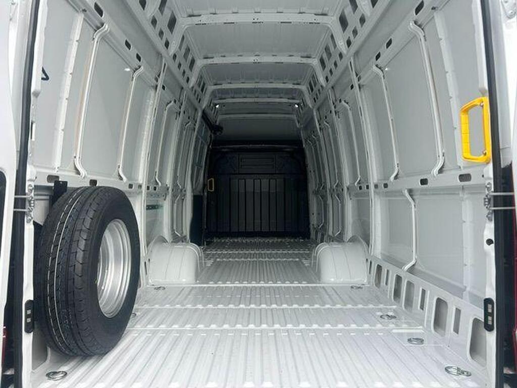 Brand New Iveco Daily 3.0D HPI 18V Business 70C 4100L HiMatic LWB H3 Euro 6 5dr (DRW) Gallery Image 13