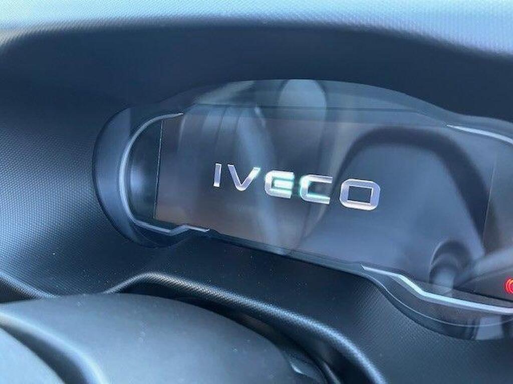 Brand New Iveco Daily 2.3D HPI 14V Business 35S 3520L HiMatic MWB High Roof Euro 6 (s/s) 5dr Gallery Image 2